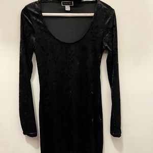 Black long sleeve velvet dress